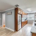 A Large Tropical Estate With 2 Acres Of Space Home